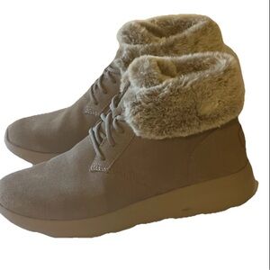 Skechers On-the-GO City 2
Suede Ankle Boots Dark Taupe
8.5 Women's